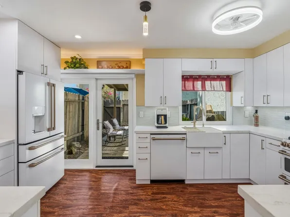 334 W Santa Elena Rd, Palm Springs, CA 92262