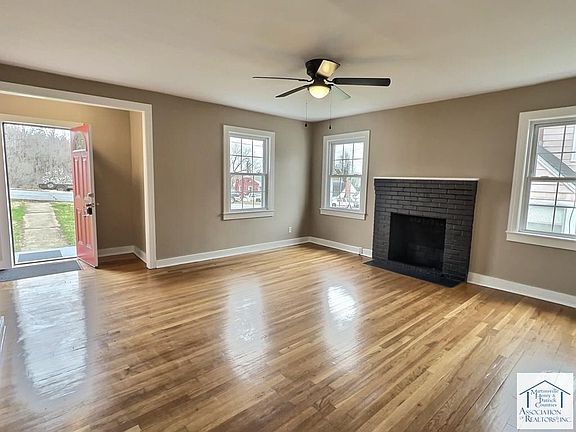 2nd image of 1114 Oakgrove Ave