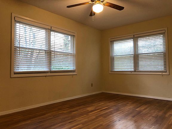 2nd image of 2016 Glenroy Pl SE
