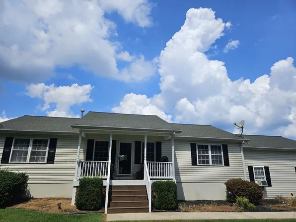 195 Bear Castle Dr, Bumpass, VA 23024