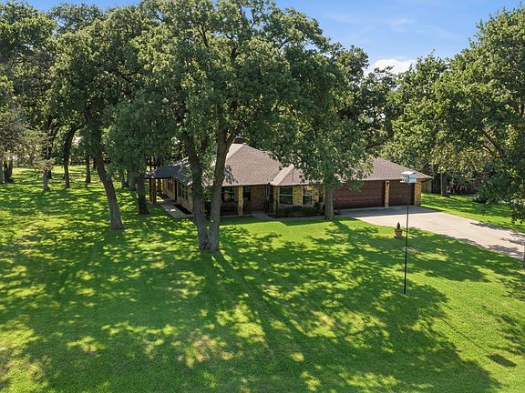 3rd image of 305 Bent Oak Rd