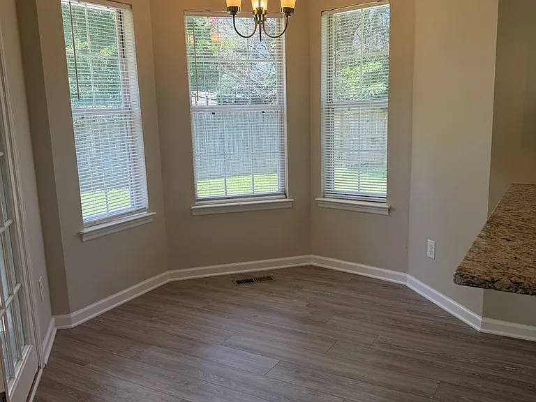 8900 Fox Glen Dr — Photo 8
