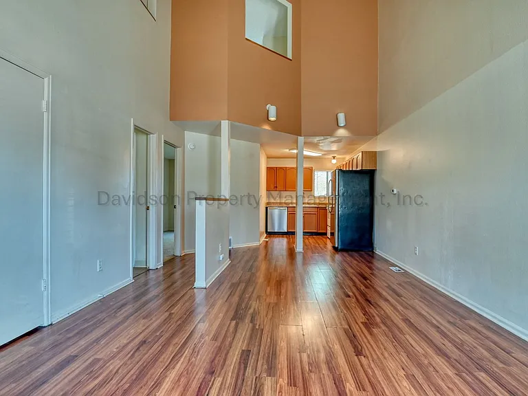 864 London Green Way — Photo 3