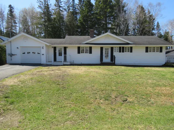 96 Pine St, Presque Isle, ME 04769