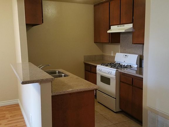 2nd image of 17327 Saticoy St APT 103