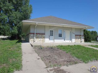 3325 Valleydale Dr, Manhattan, KS 66502