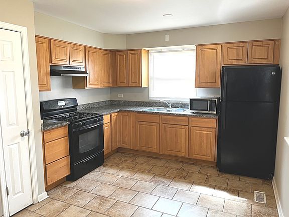 4th image of 18760 Cedar Ave