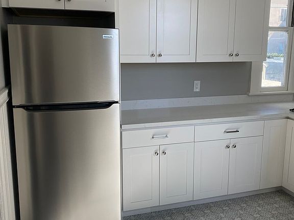 2nd image of 359 S Van Ness Ave #361A