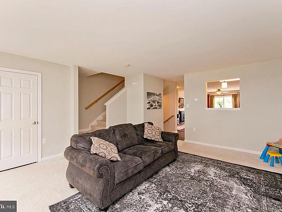 4th image of 219 Monticello Sq