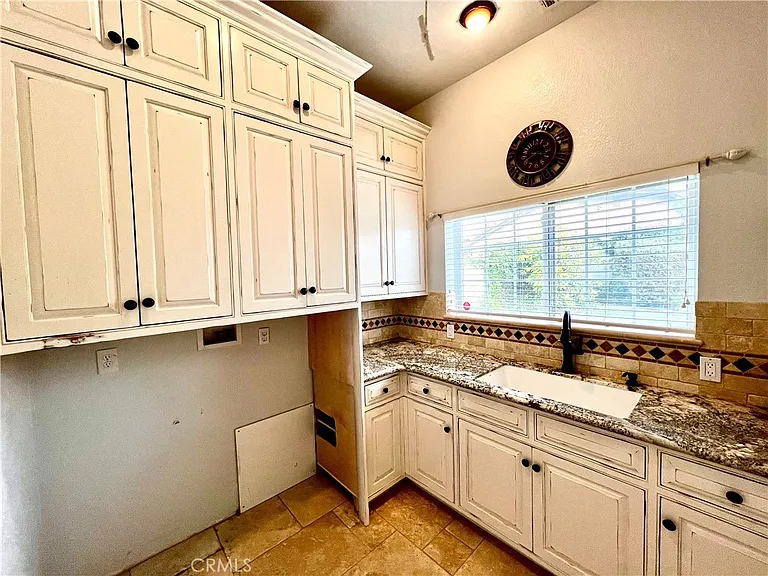 685 Bradbury Dr — Photo 8