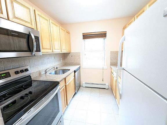 2nd image of 289 Main St Unit L