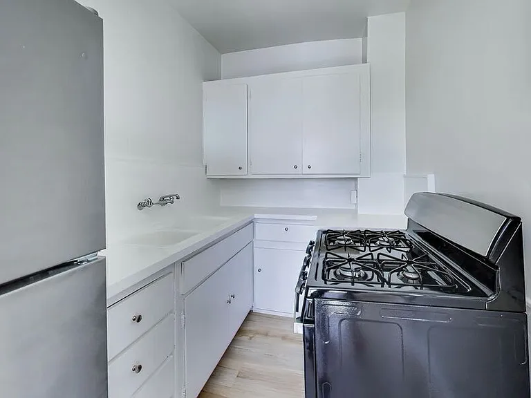 536 Leavenworth Street — Photo 17