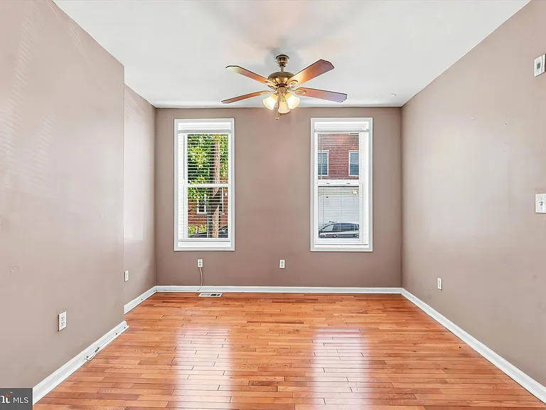 1818 Catharine St #1F — Photo 4
