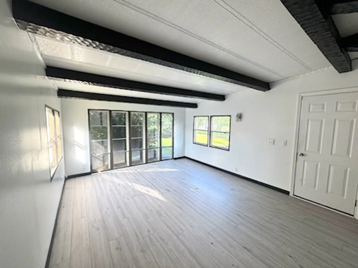 2 Bedroom / 1.5 Bath Home in Church Hill — Photo 2