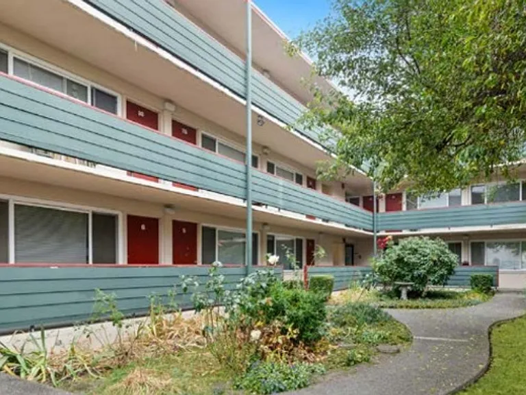 Westernaire Apartments — Photo 4