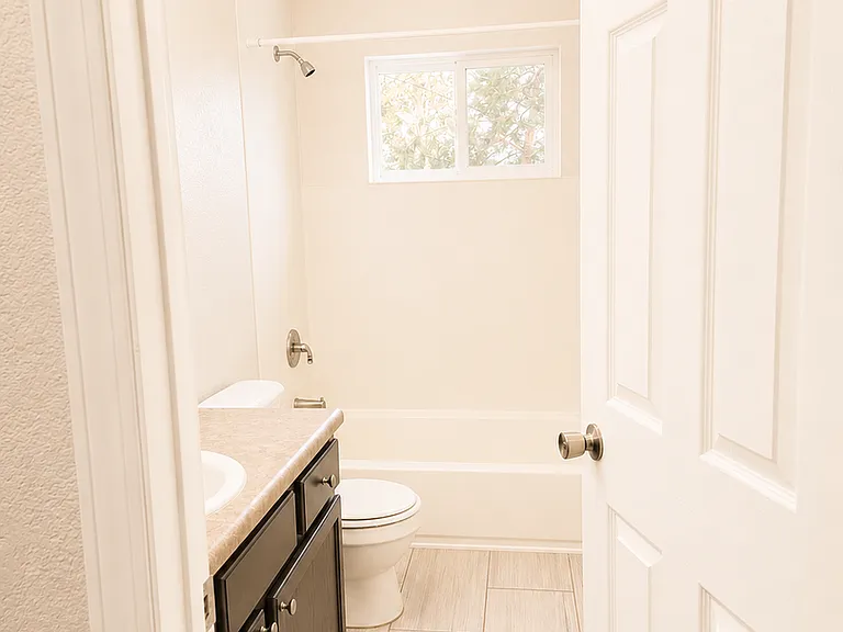 Midtown Flats - Duplex — Photo 20