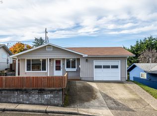 1960 Lincoln St, North Bend, OR 97459