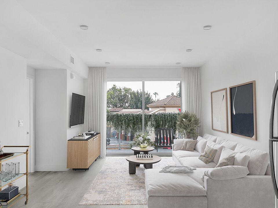 1st image of 6531 Melrose Ave #311