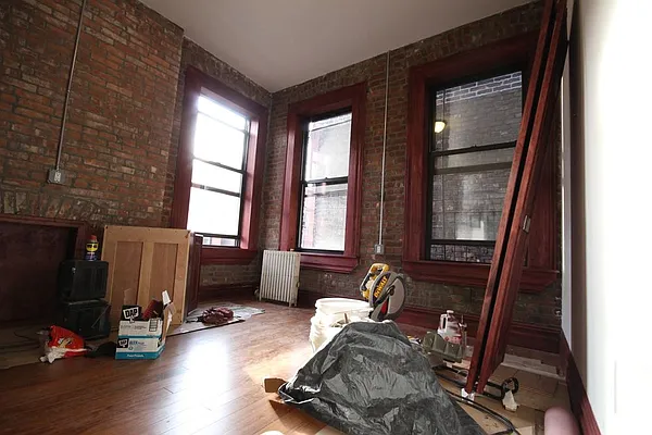 Rented by Dynamik Realty | media 37