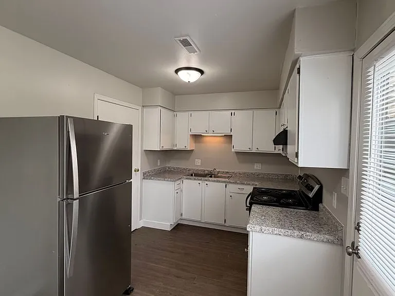 Jefferson Crossing Townhomes — Photo 32