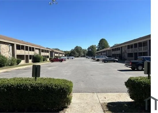 2 bed, 784 sqft, $995 — Photo 2