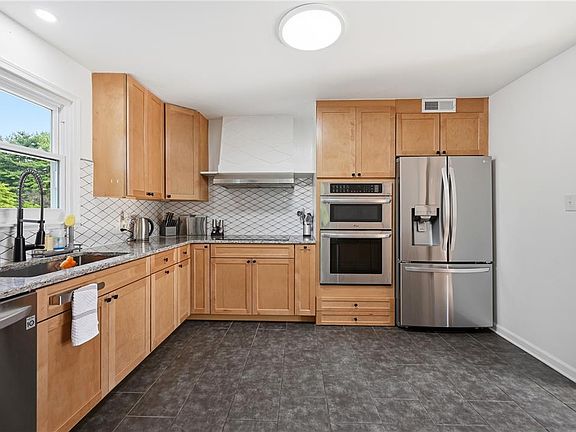 4th image of 4673 Steven Ln