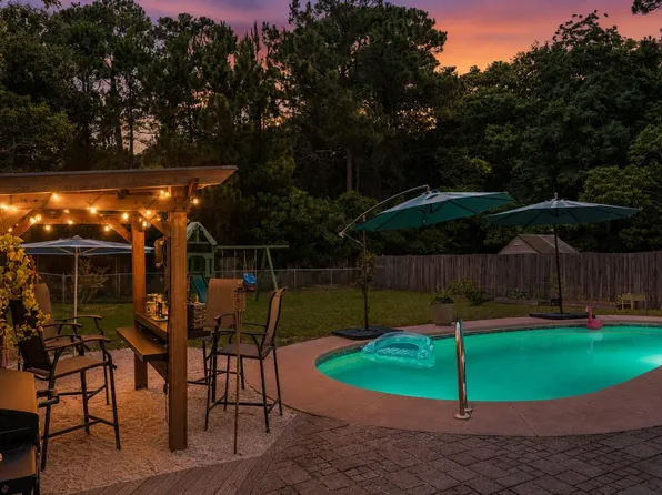 623 Parish Blvd, Mary Esther, FL 32569