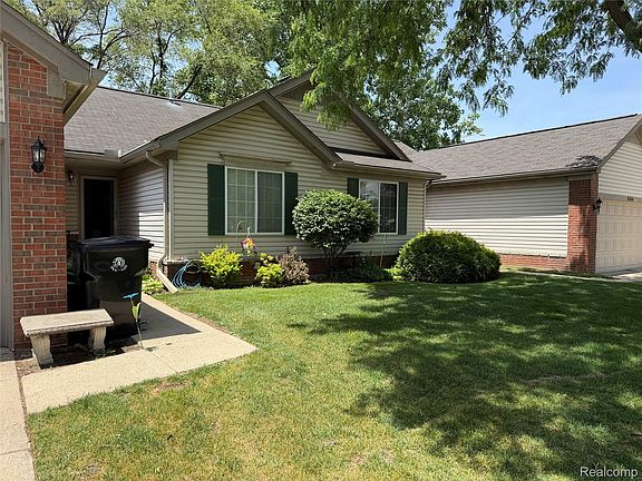 4th image of 29965 Kenwood Ct