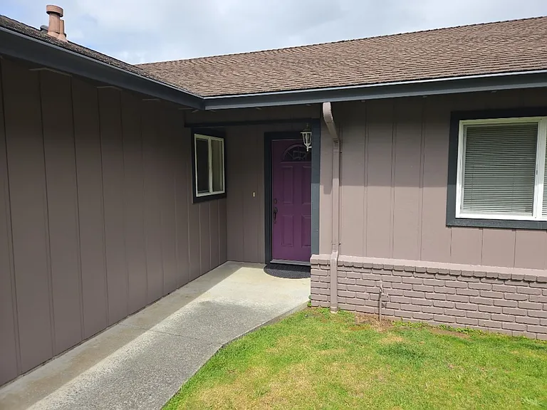 2149 Woodcrest Ct — Photo 2