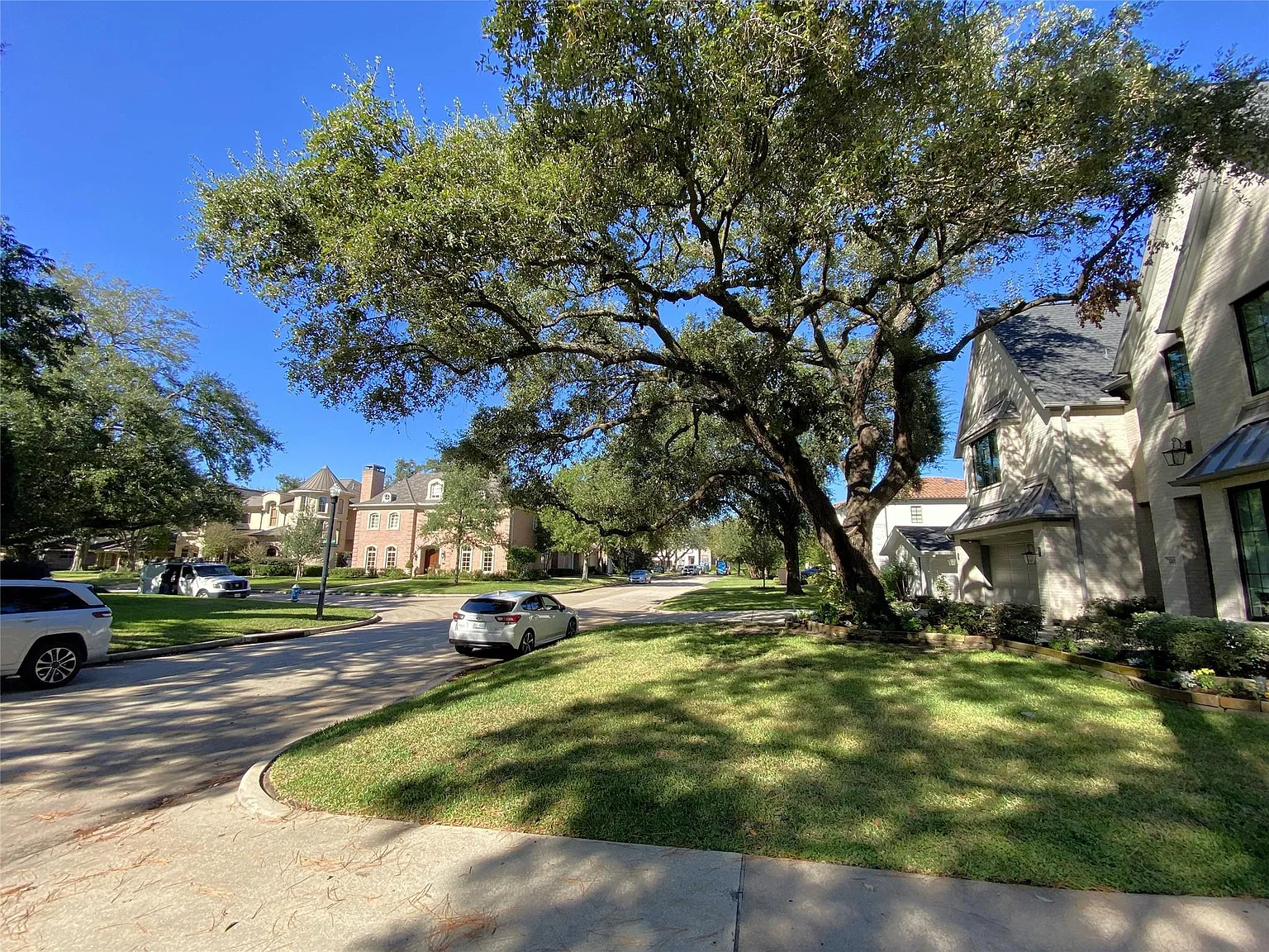 3 bed, 2.0 bath, 1745 sqft, $3,750 — Photo 2