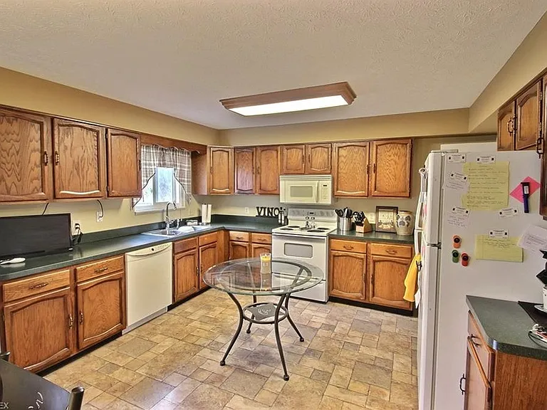 9400 Chillicothe Rd #N — Photo 7