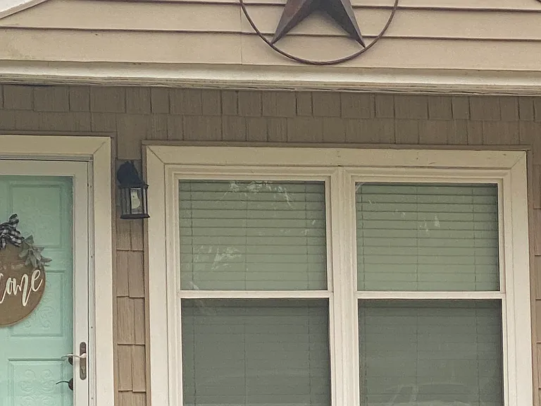 220 Laurel St — Photo 2