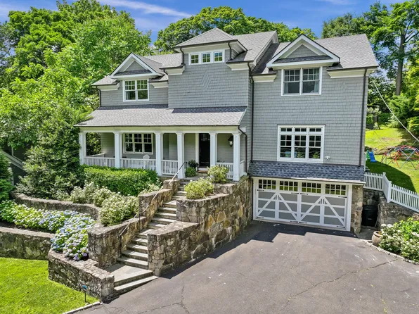 16 Laddins Rock Rd, Old Greenwich, CT 06870