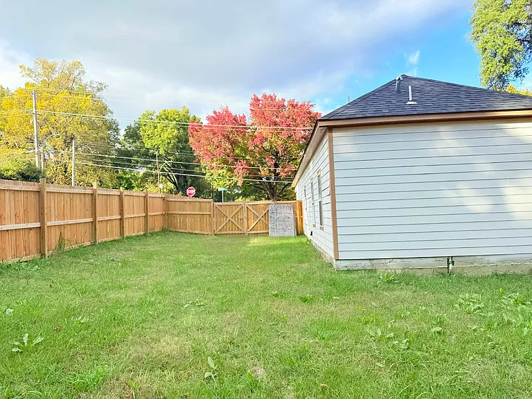 719 Marsh Ave — Photo 21