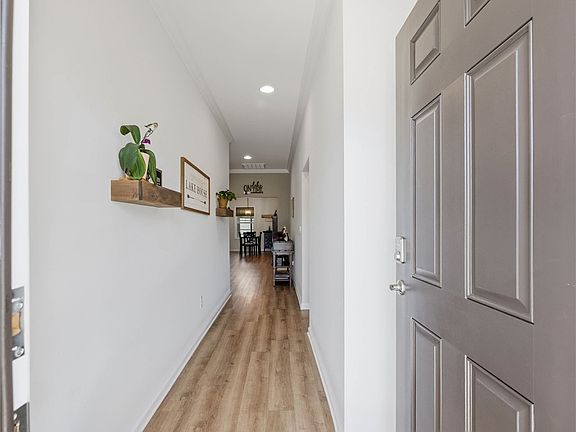 5th image of 409 Sonoma Ct