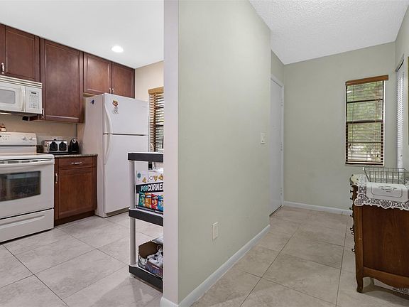 4th image of 21662 Arriba Real #44H