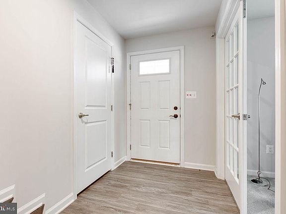 3rd image of 1023 Rutland Ave