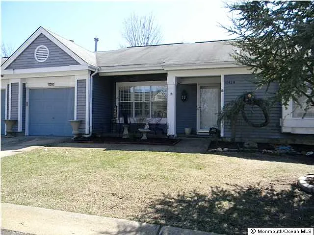 1042B Canterbury Dr photo 1