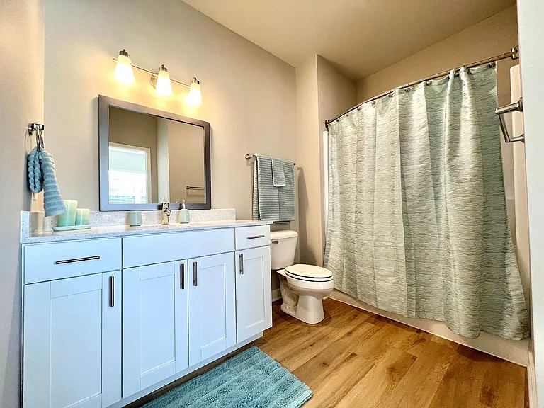 Water's Edge Apartments — Photo 22