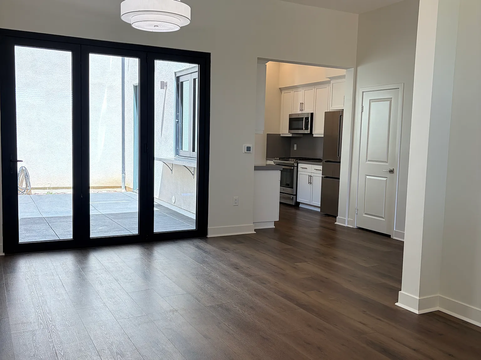 4 bed, 1731 sqft, $5,600 — Photo 2