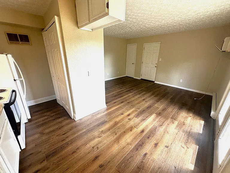 180 Manor Dr — Photo 5