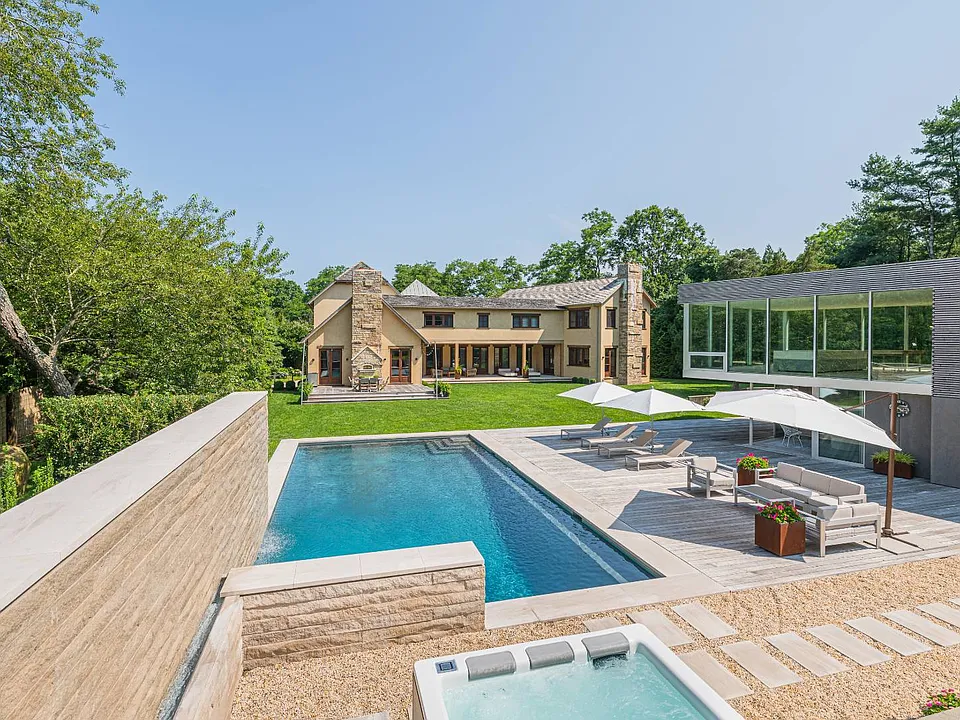 15 Eastway Dr