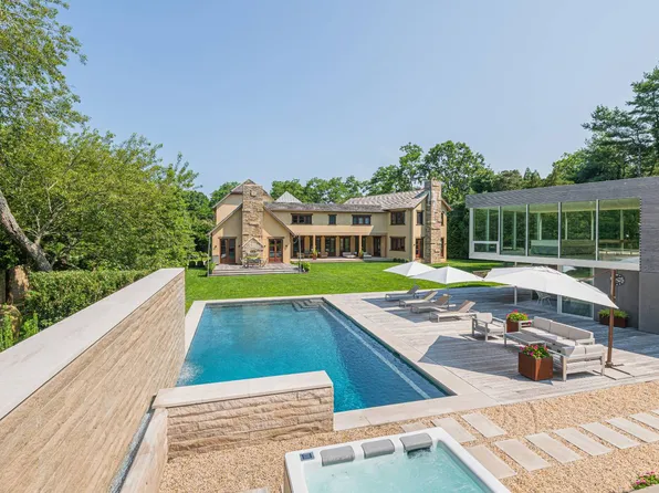 15 Eastway Dr, Southampton, NY 11968