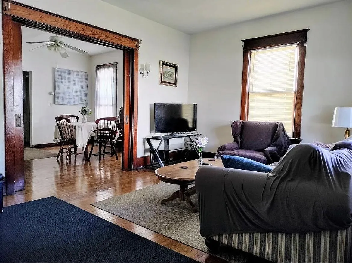3 bed, 1.5 bath, 1500 sqft, $570 — Photo 1