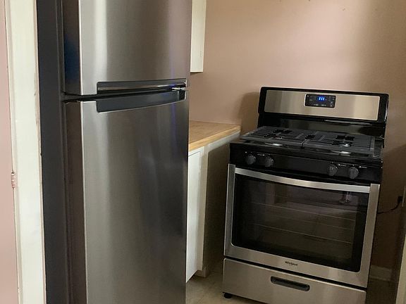5th image of 233 E Garden St #2