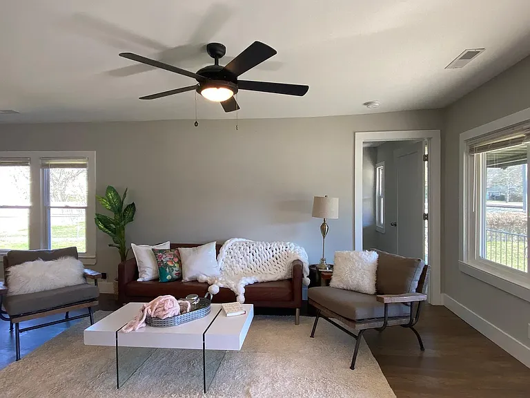 2035 Lyndon Ave — Photo 3