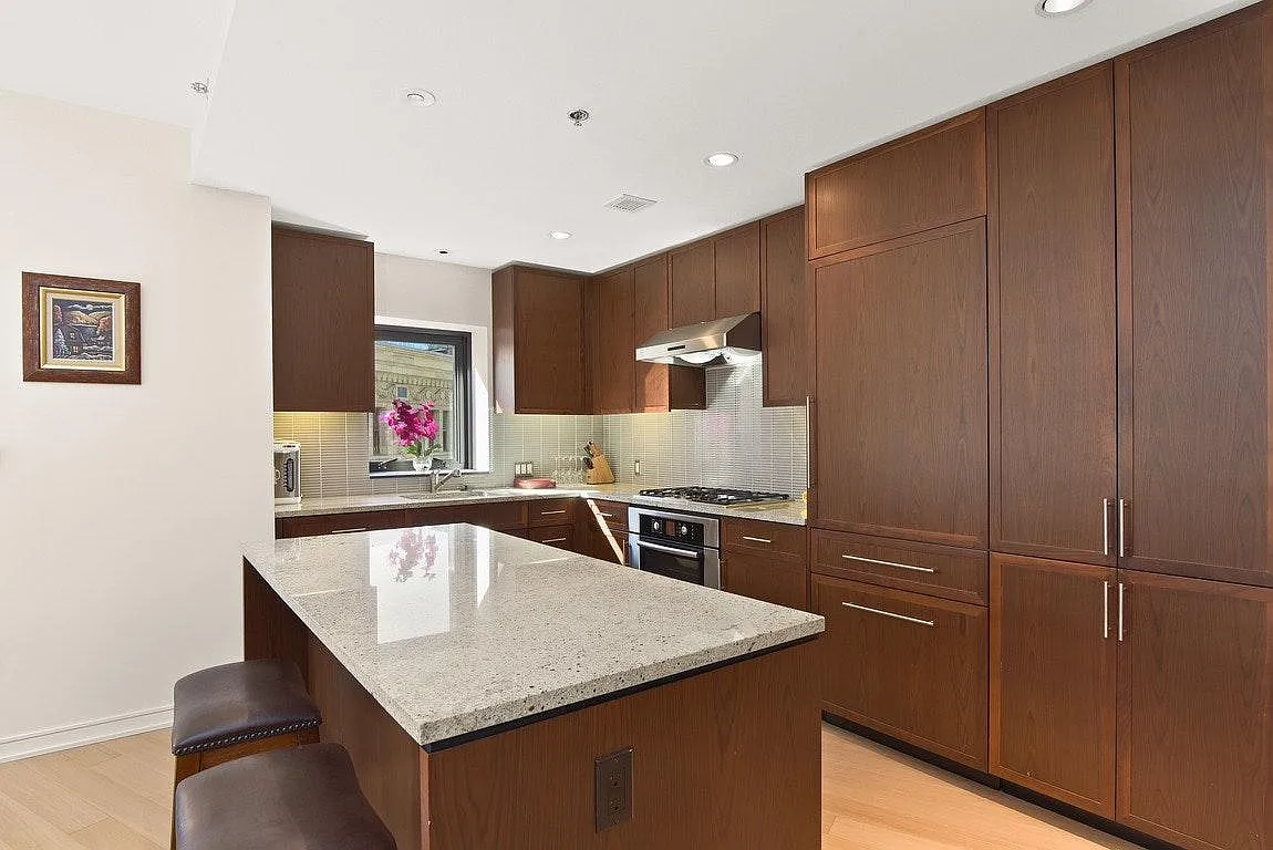 3 bed, 1710 sqft, $9,850 — Photo 2