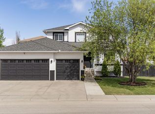 116 W Cove Rd, Chestermere, AB T1X1E4