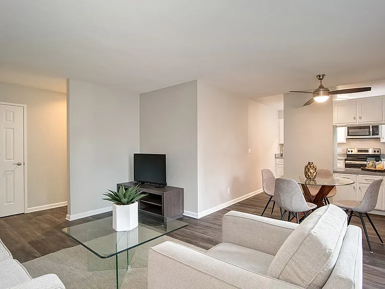 St. Charles Oaks Apartments — Photo 29