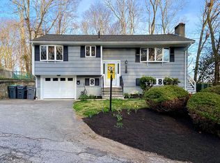 40 Carlisle Rd, Dedham, MA 02026